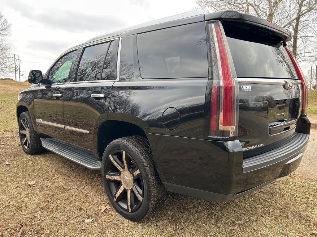 Cadillac Escalade Luxury 2WD 2016