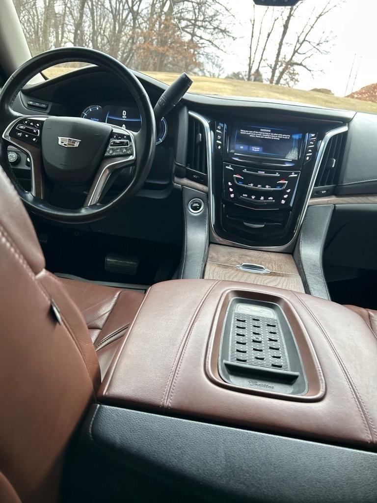 Cadillac Escalade Luxury 2WD 2016