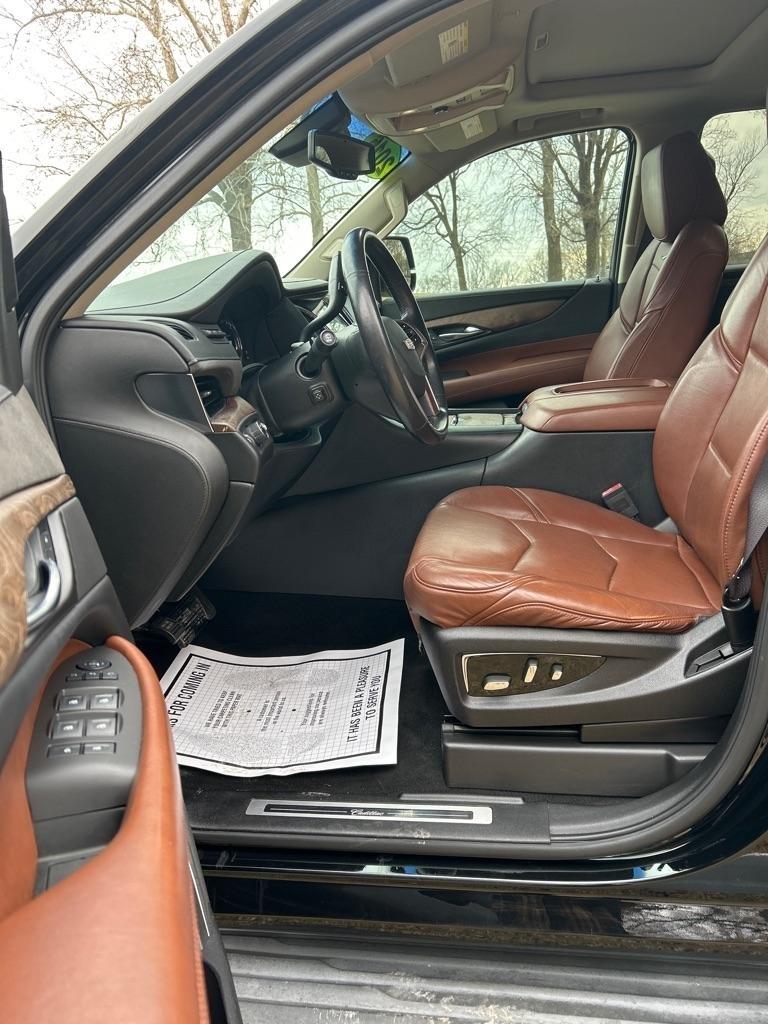 Cadillac Escalade Luxury 2WD 2016