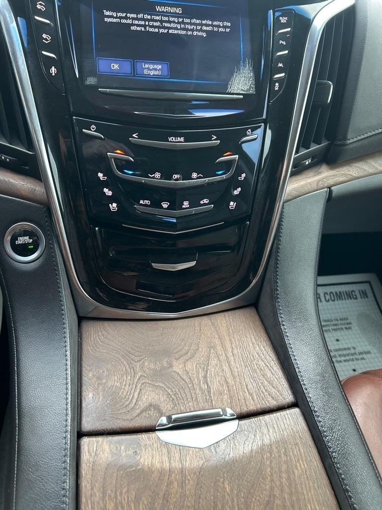 Cadillac Escalade Luxury 2WD 2016