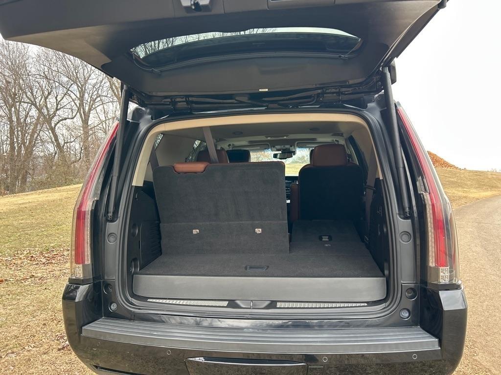 Cadillac Escalade Luxury 2WD 2016