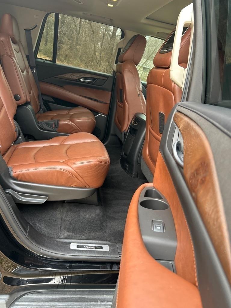 Cadillac Escalade Luxury 2WD 2016