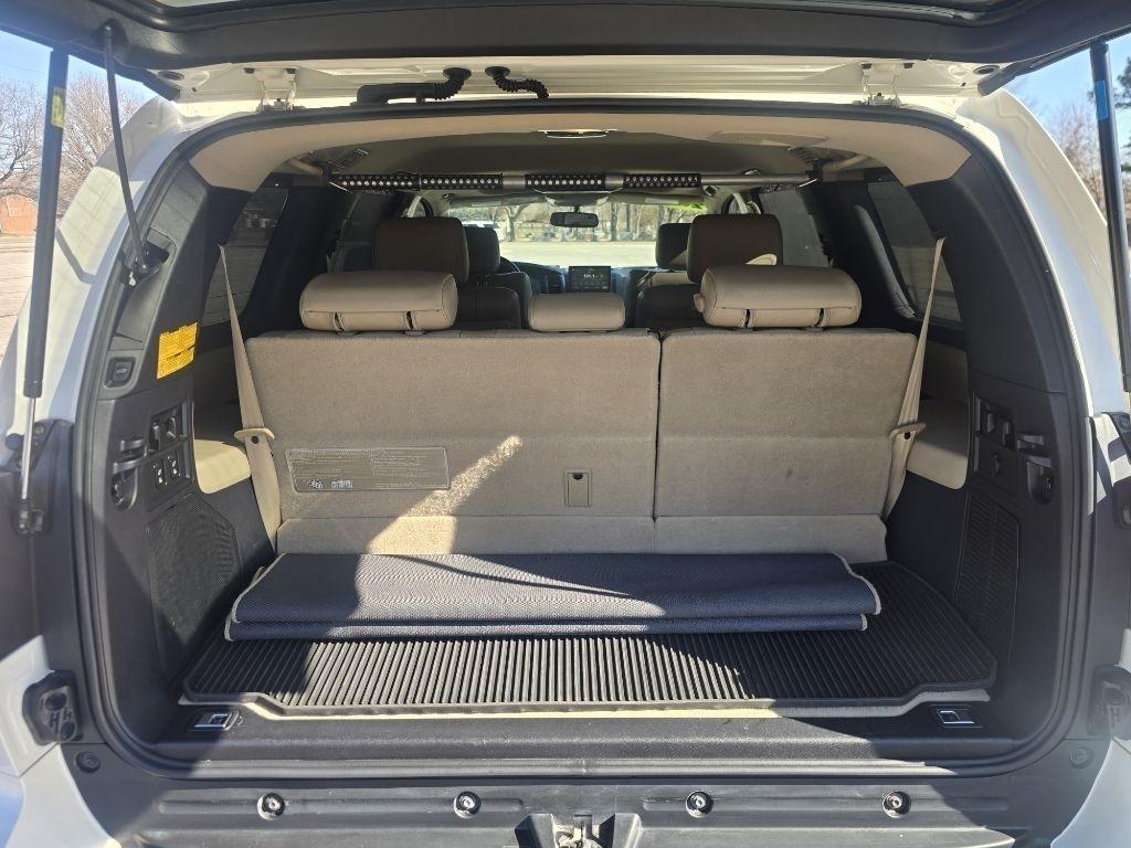 Toyota Sequoia Plantium 4WD FFV 2012