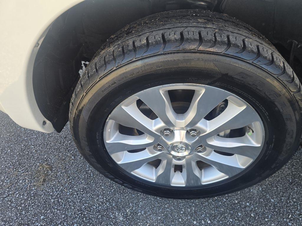 Toyota Sequoia Plantium 4WD FFV 2012