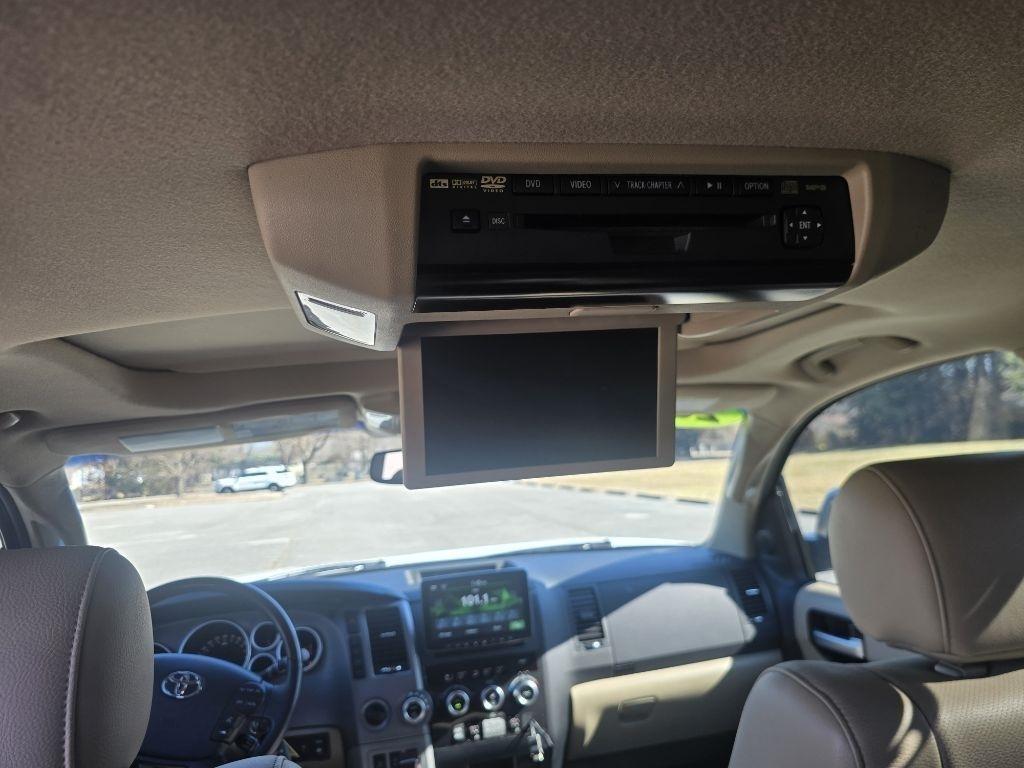 Toyota Sequoia Plantium 4WD FFV 2012