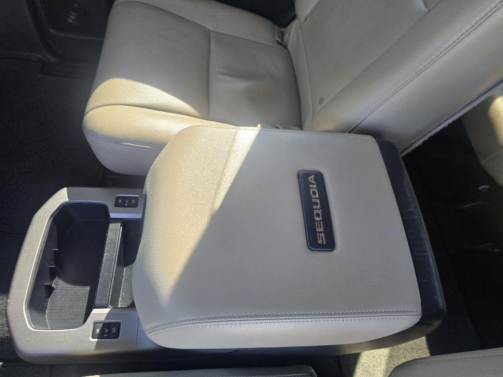 Toyota Sequoia Plantium 4WD FFV 2012