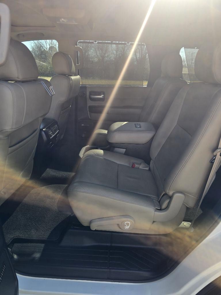 Toyota Sequoia Plantium 4WD FFV 2012