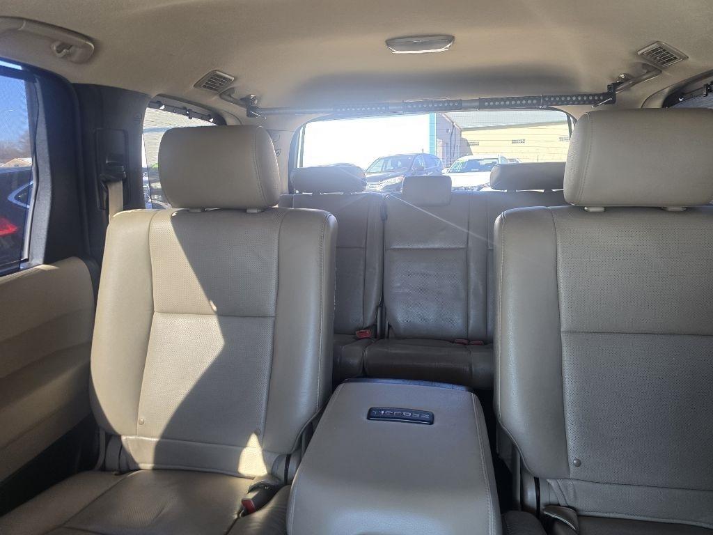 Toyota Sequoia Plantium 4WD FFV 2012