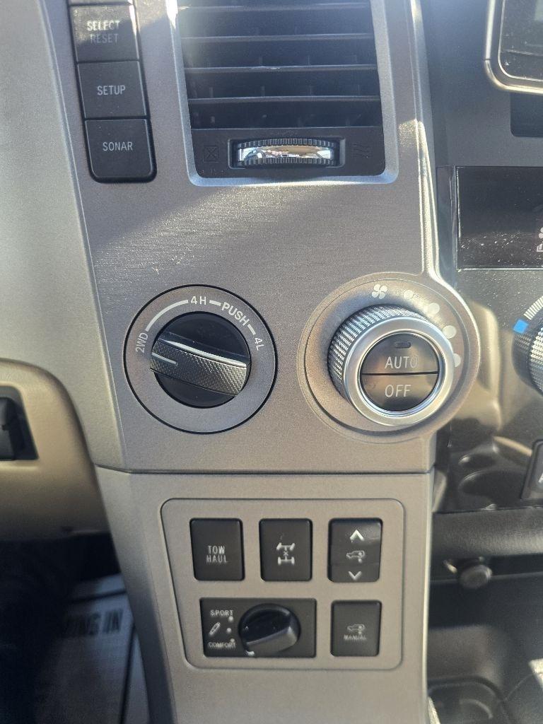 Toyota Sequoia Plantium 4WD FFV 2012