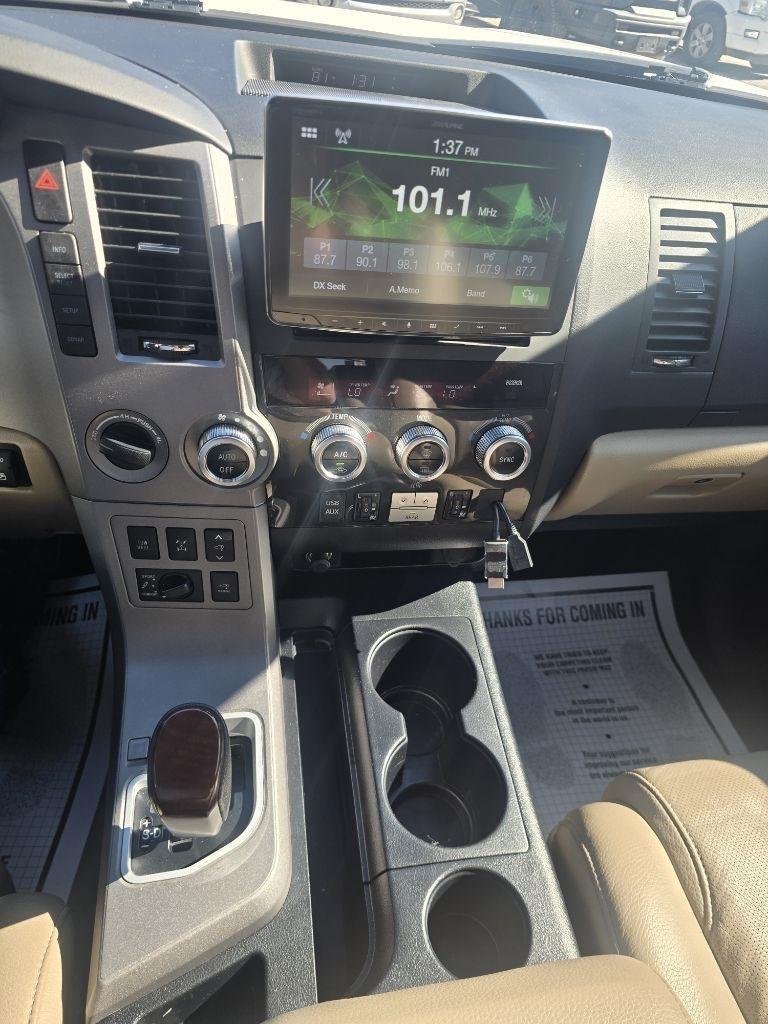 Toyota Sequoia Plantium 4WD FFV 2012