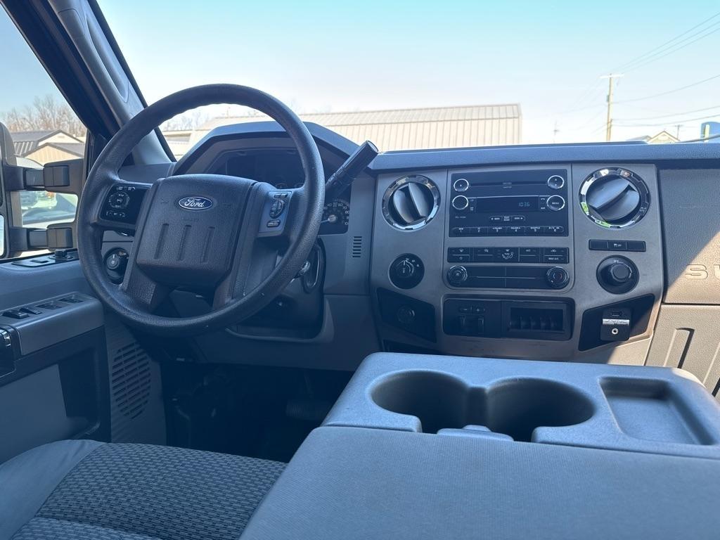 Ford Super Duty F-250 SRW XL Crew Cab 4WD 2013
