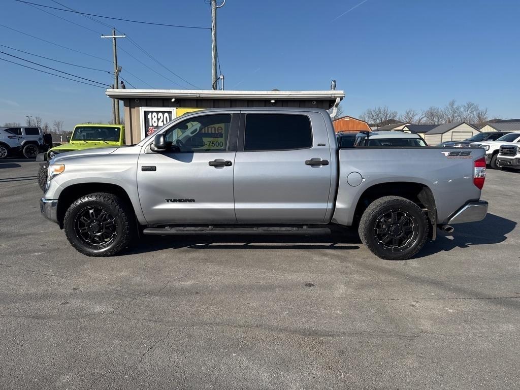 Toyota Tundra SR5 5.7L V8 FFV CrewMax 2WD 2017