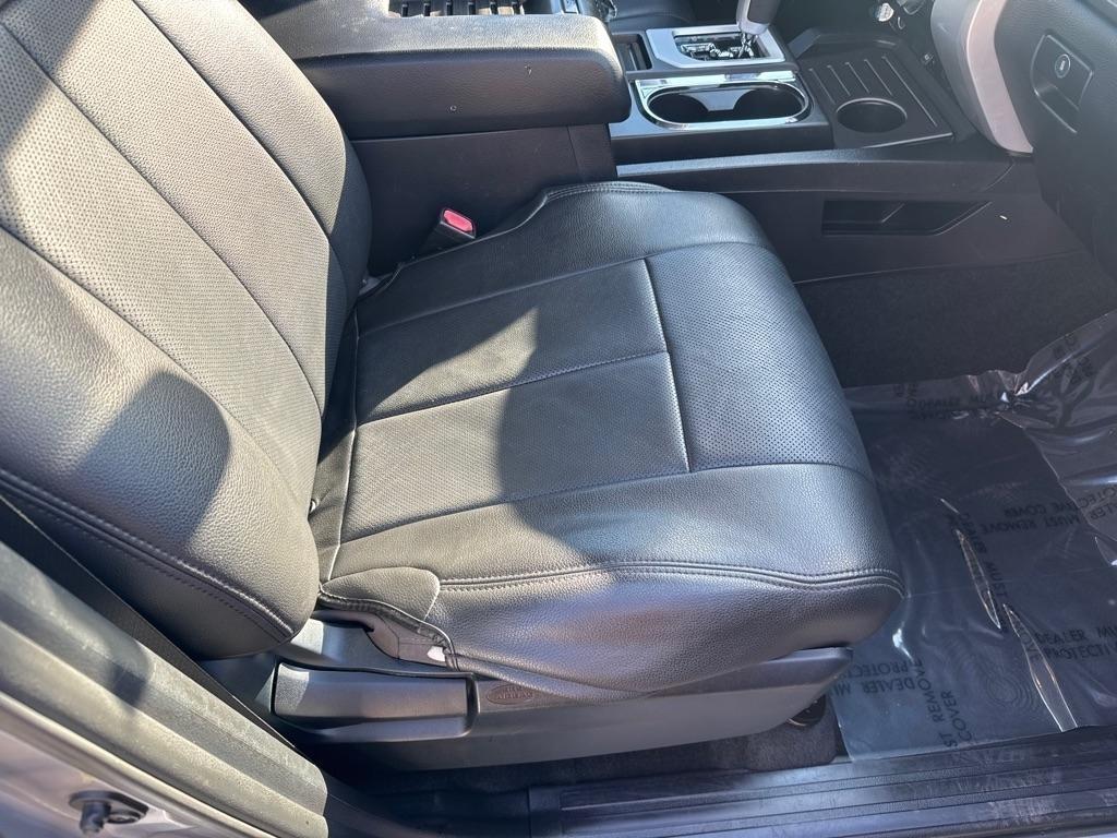 Toyota Tundra SR5 5.7L V8 FFV CrewMax 2WD 2017