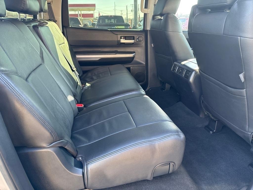 Toyota Tundra SR5 5.7L V8 FFV CrewMax 2WD 2017