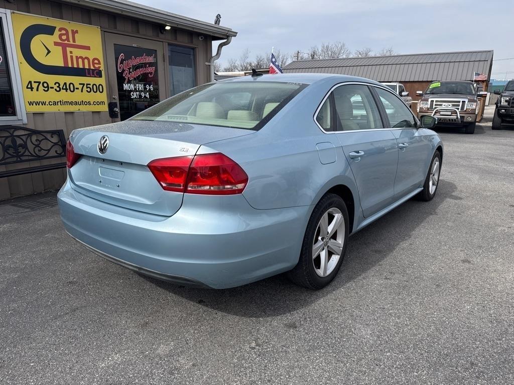 Volkswagen Passat 2.5L SE MT 2013
