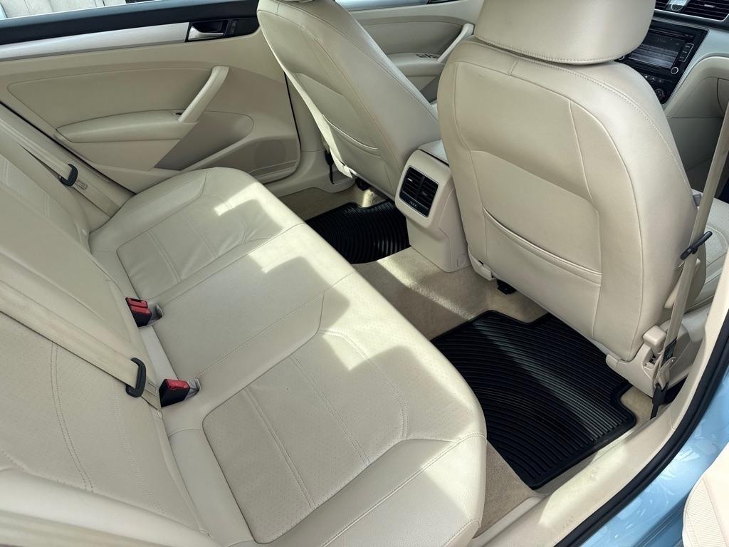 Volkswagen Passat 2.5L SE MT 2013