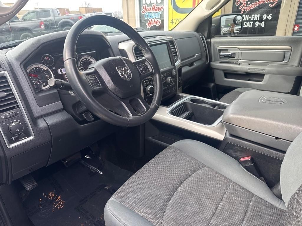 RAM 1500 SLT Crew Cab SWB 4WD 2016