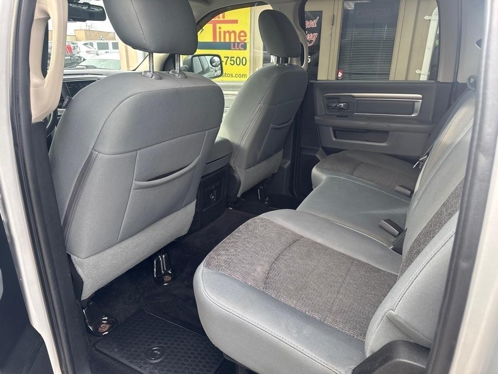 RAM 1500 SLT Crew Cab SWB 4WD 2016