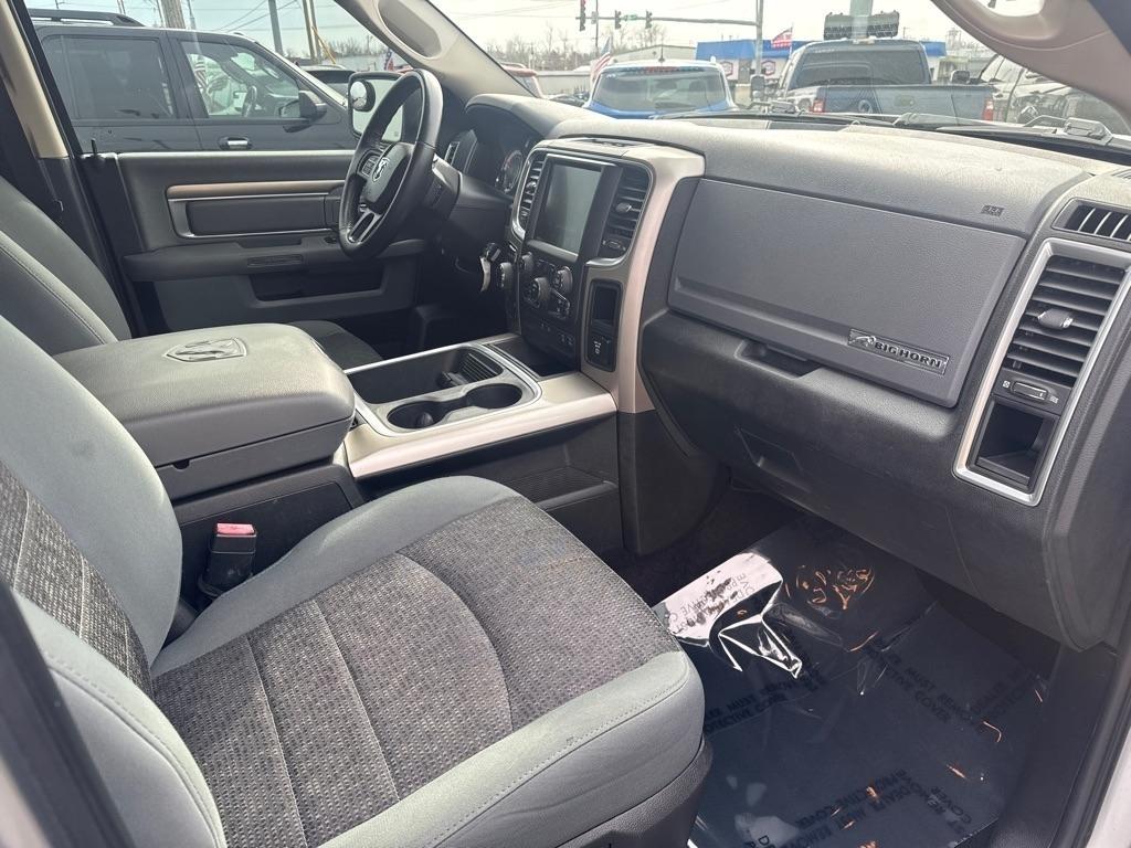 RAM 1500 SLT Crew Cab SWB 4WD 2016