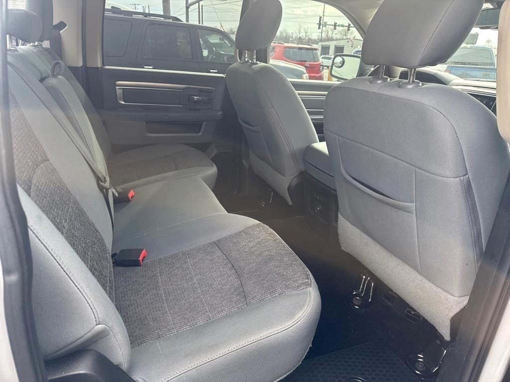 RAM 1500 SLT Crew Cab SWB 4WD 2016