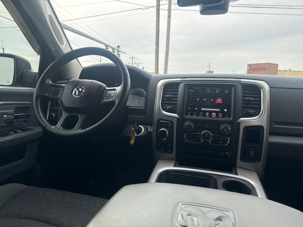 RAM 1500 SLT Crew Cab SWB 4WD 2016