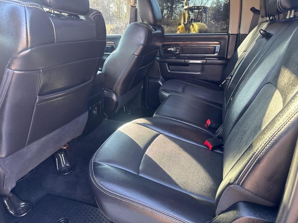 RAM 1500 Laramie Crew Cab SWB 4WD 2016