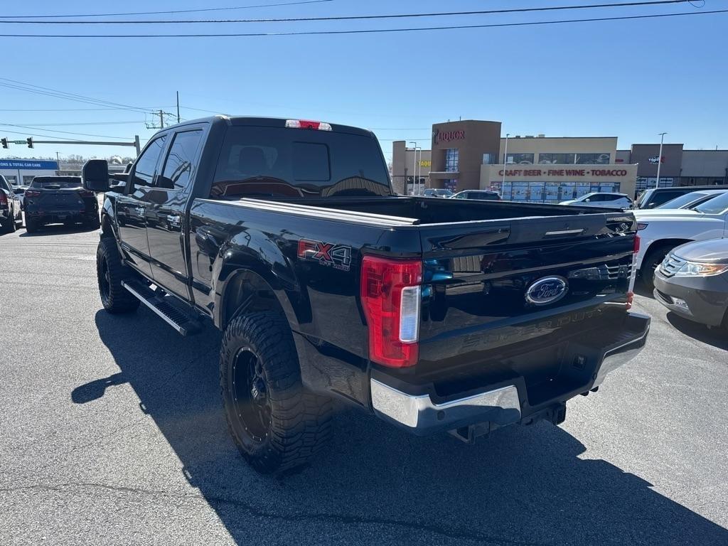 Ford Super Duty F-250 SRW Lariat Crew Cab 4WD 2017