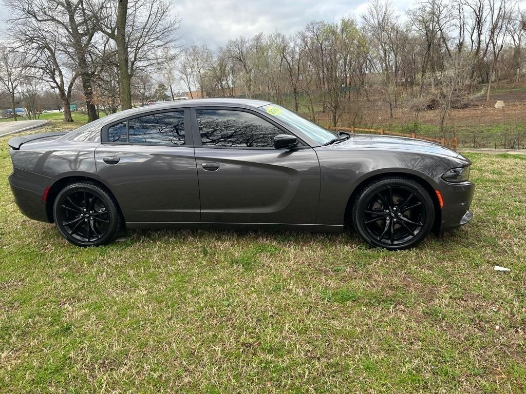 Dodge Charger SE 2017