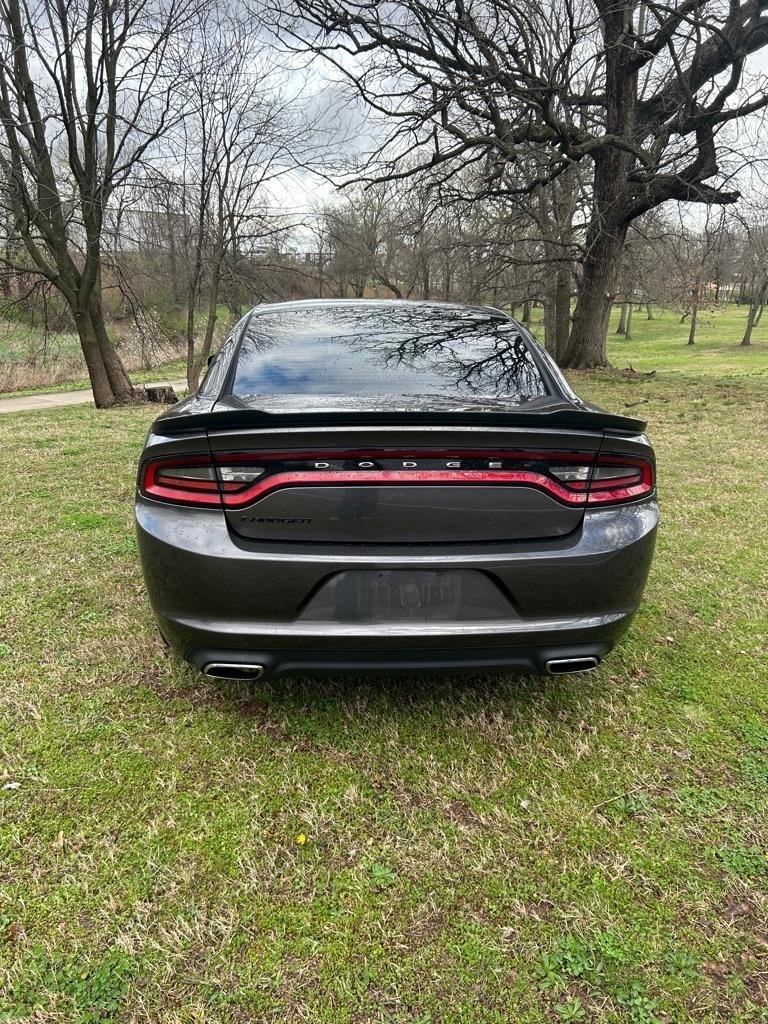 Dodge Charger SE 2017
