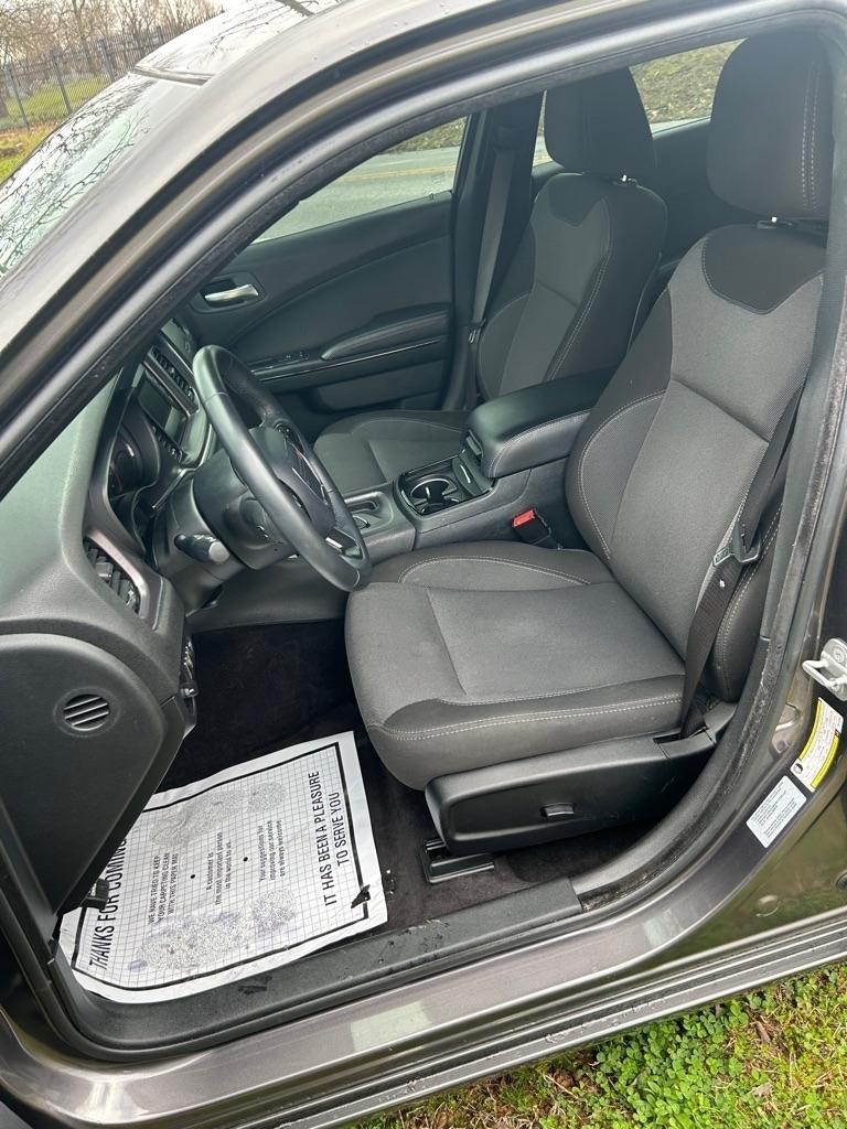 Dodge Charger SE 2017