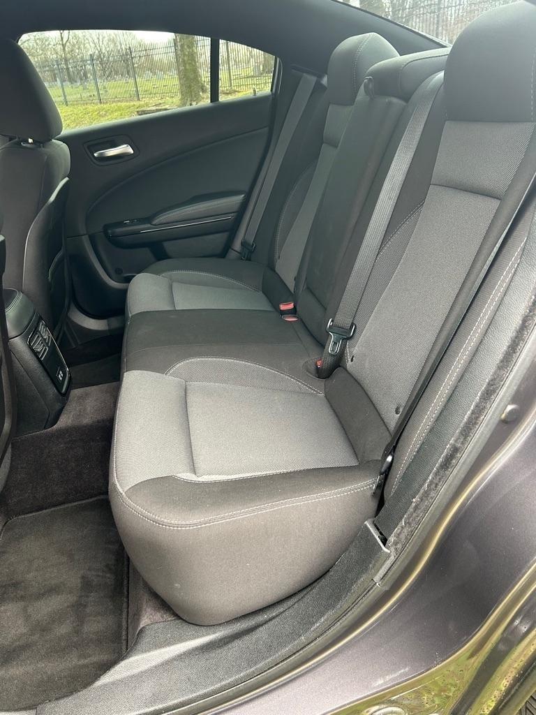 Dodge Charger SE 2017