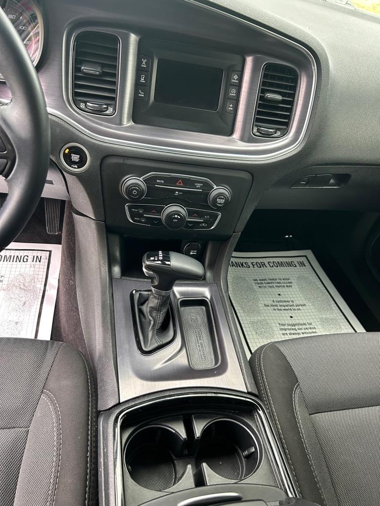 Dodge Charger SE 2017