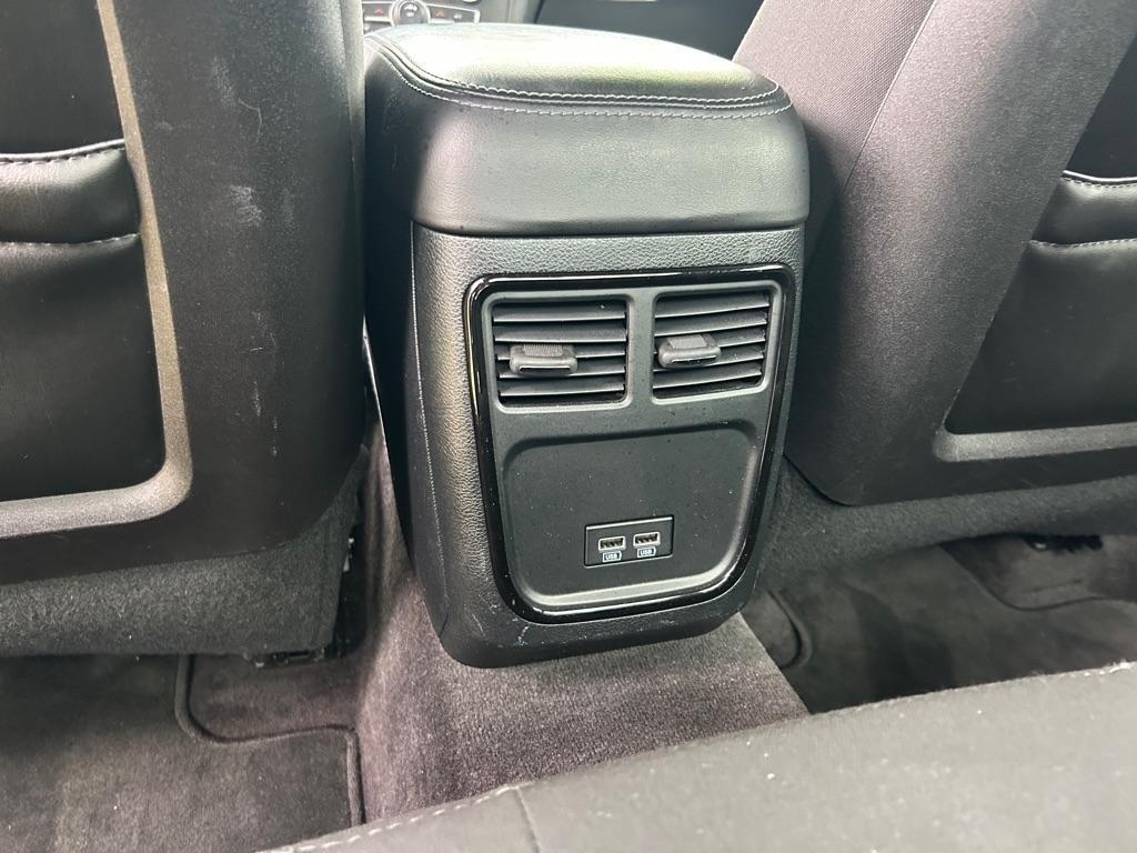 Dodge Charger SE 2017