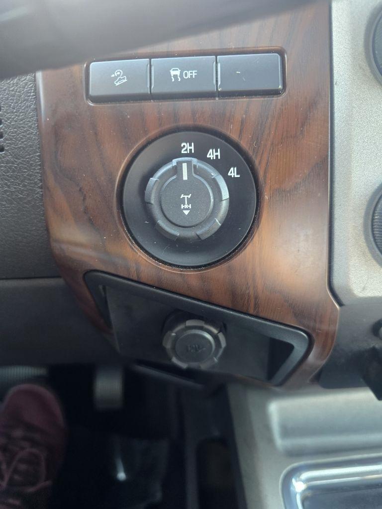 Ford Super Duty F-250 SRW XL Crew Cab 4WD 2013