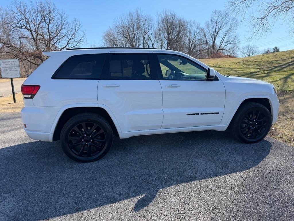 Jeep Grand Cherokee Laredo 4WD 2017