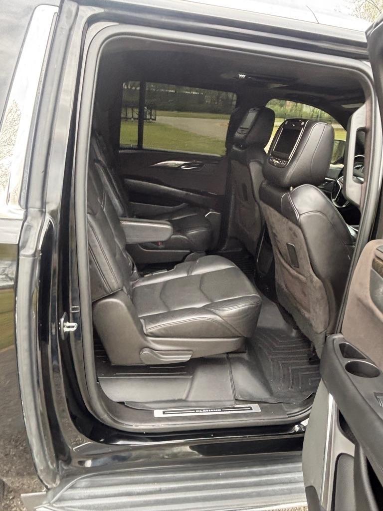 Cadillac Escalade ESV Platinum 4WD 2015