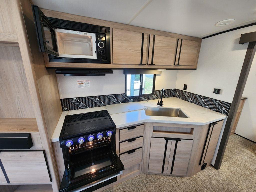 Cruiser RV Radiance  2021