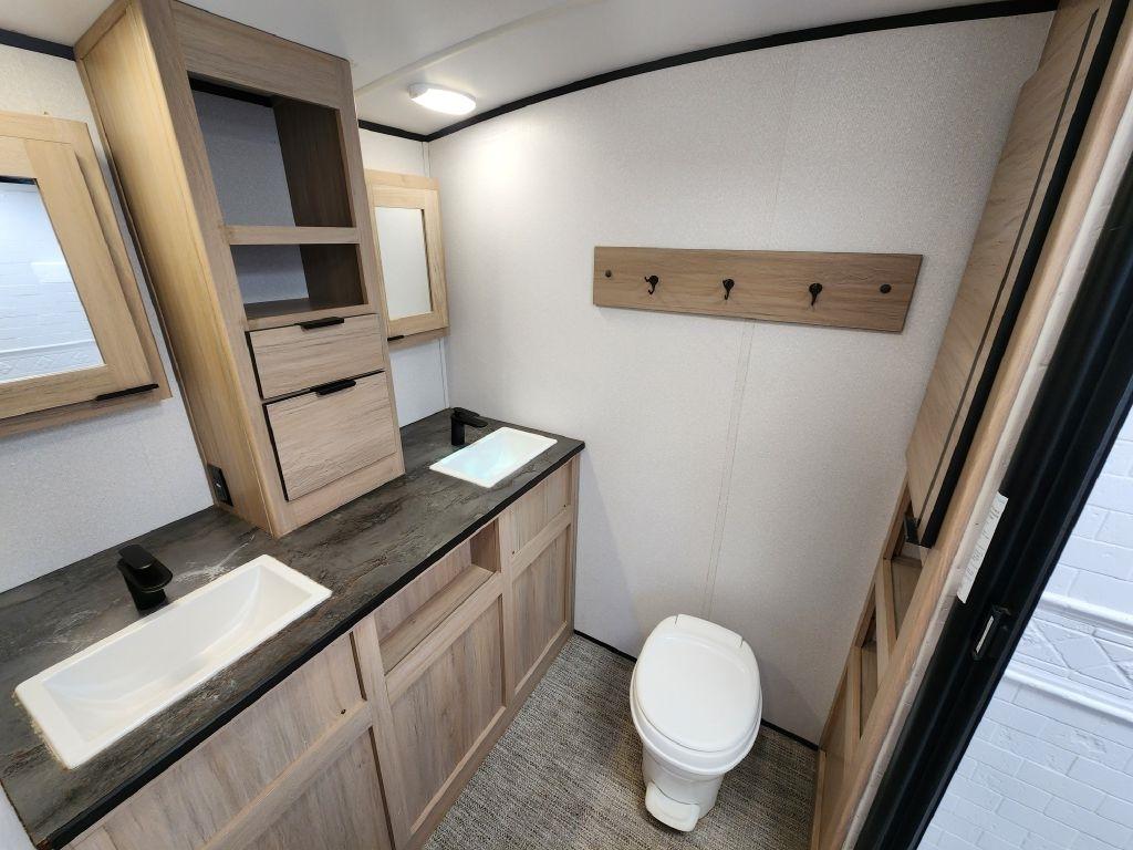 Cruiser RV Radiance  2021