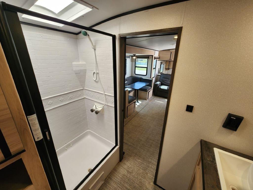 Cruiser RV Radiance  2021