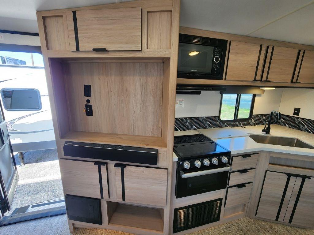 Cruiser RV Radiance  2021