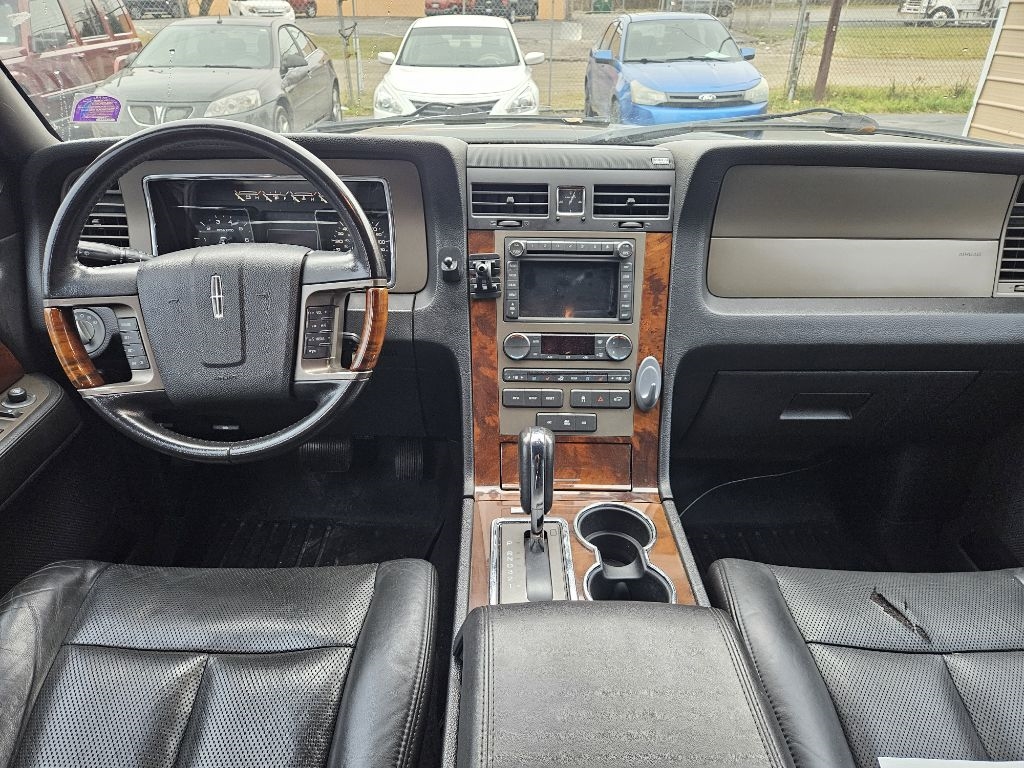 Lincoln Navigator L 4WD 2011