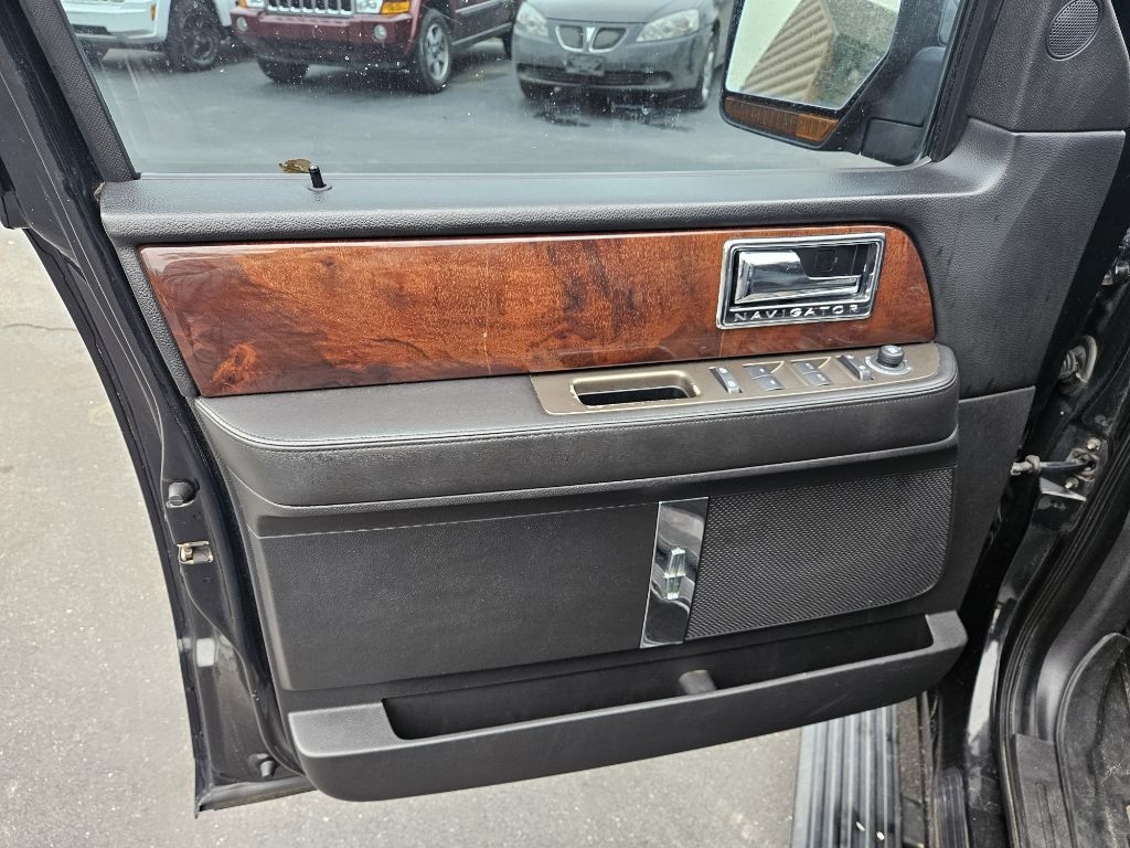 Lincoln Navigator L 4WD 2011