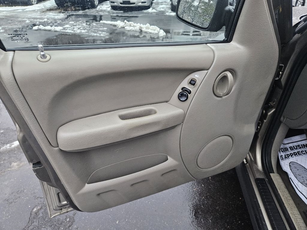 Jeep Liberty Sport 2WD 2005