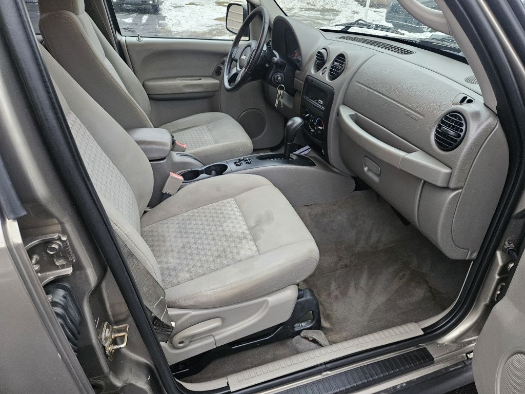 Jeep Liberty Sport 2WD 2005