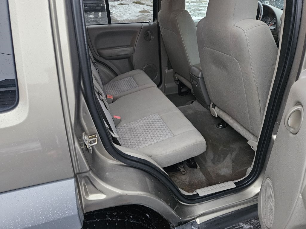 Jeep Liberty Sport 2WD 2005