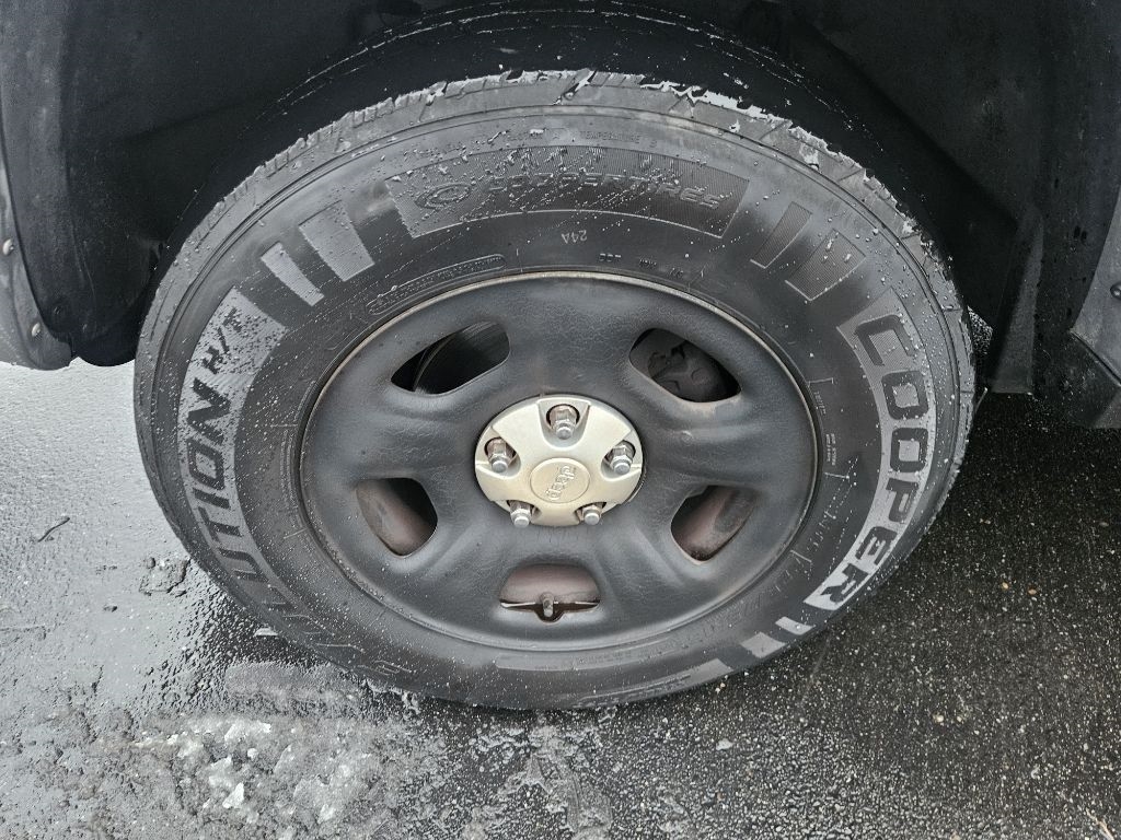 Jeep Liberty Sport 2WD 2005