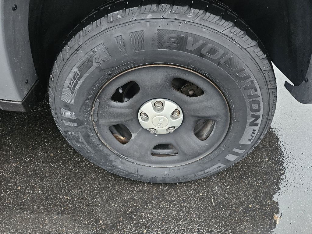 Jeep Liberty Sport 2WD 2005