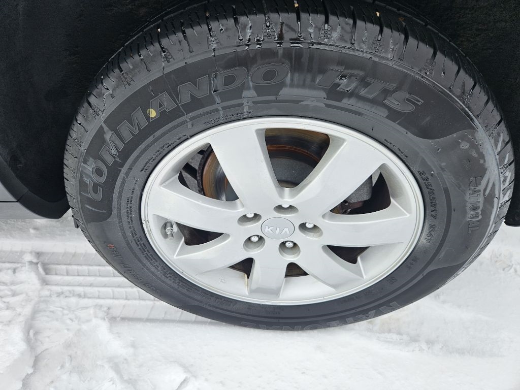 Kia Sorento LX 2WD 2012