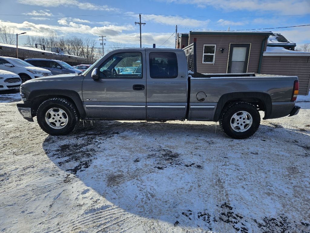 Chevrolet Silverado 1500 LS Ext. Cab 3-Door Long Bed 2WD 2000