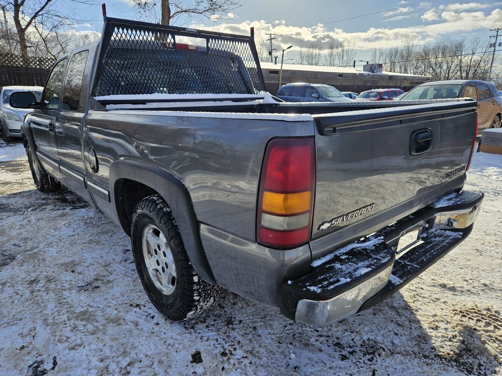 Chevrolet Silverado 1500 LS Ext. Cab 3-Door Long Bed 2WD 2000